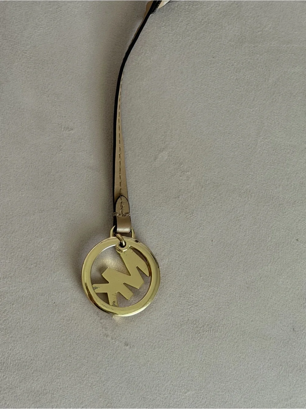 MICHAEL KORS Gold Pendant Charm and Beige Leather Long Strap